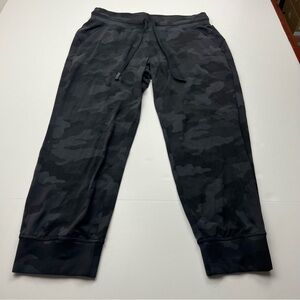Lululemon Ready to Rulu Jogger Crop
Pant Black Blue Camo Deep Coal Multi Women 8